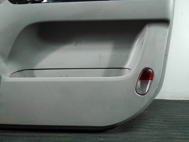 Recambio de guarnecido puerta delantera derecha para kia sorento 2.5 crdi concept referencia OEM IAM 823603E000  P2-A1-3