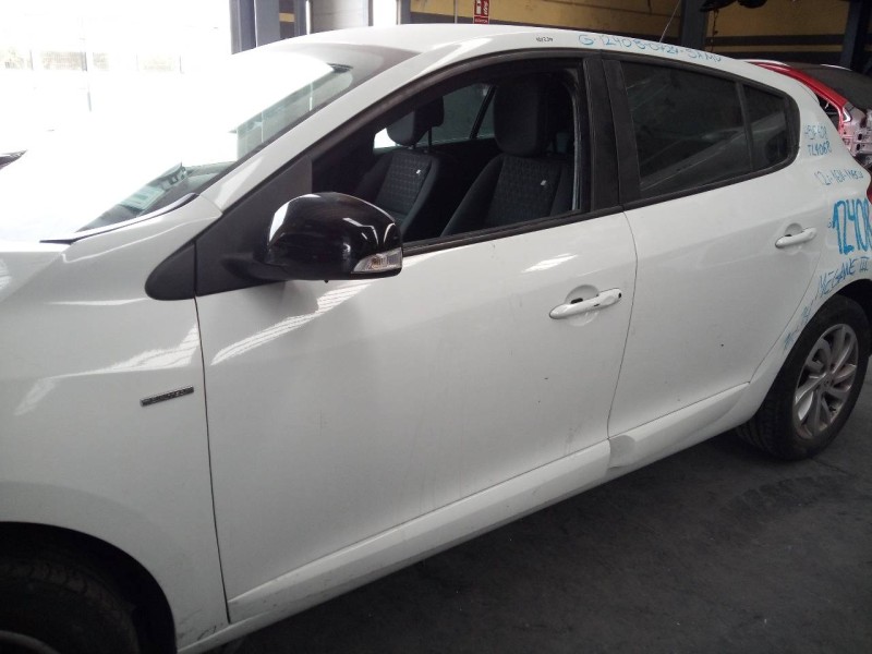 Recambio de puerta delantera izquierda para renault megane iii berlina 5 p limited referencia OEM IAM   