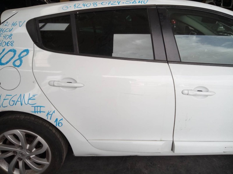 Recambio de puerta trasera derecha para renault megane iii berlina 5 p limited referencia OEM IAM   