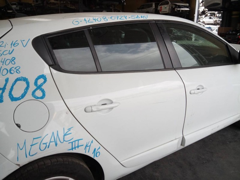 Recambio de puerta trasera derecha para renault megane iii berlina 5 p limited referencia OEM IAM   