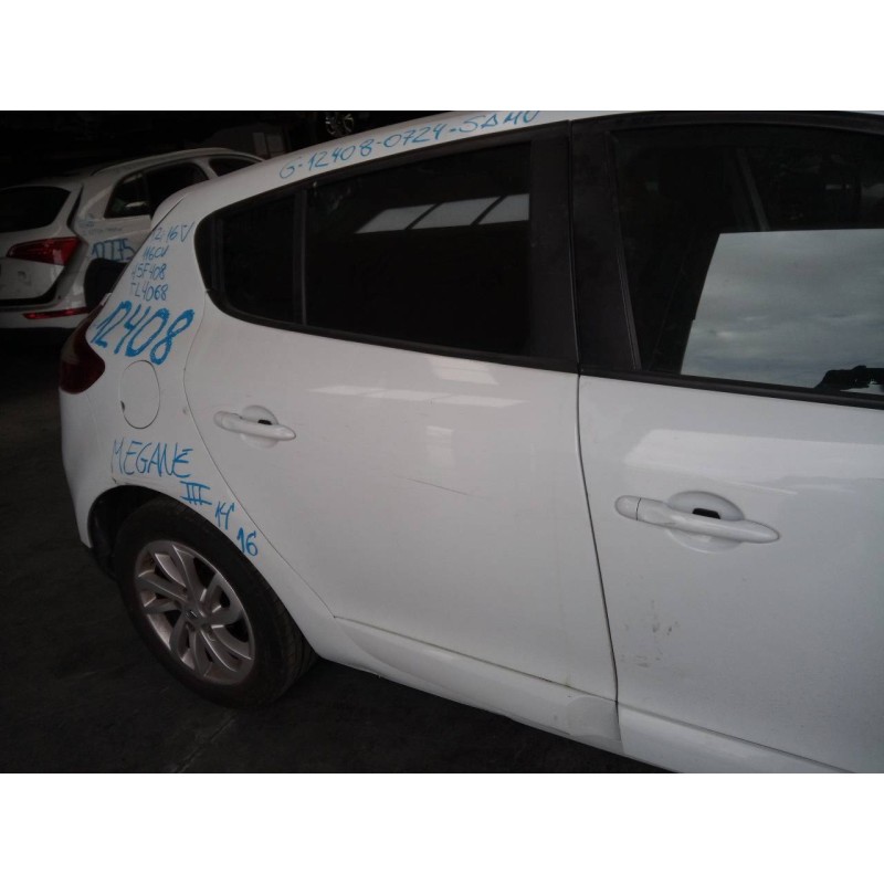 Recambio de puerta trasera derecha para renault megane iii berlina 5 p limited referencia OEM IAM   