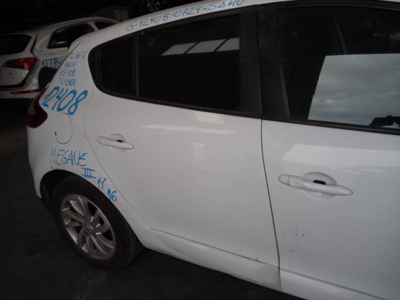 Recambio de puerta trasera derecha para renault megane iii berlina 5 p limited referencia OEM IAM   