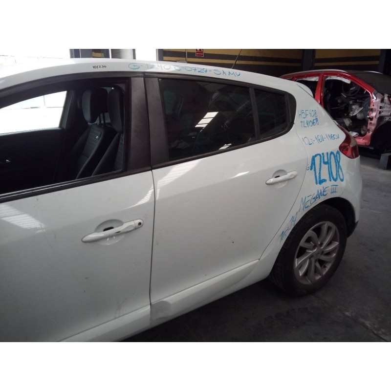 Recambio de puerta trasera izquierda para renault megane iii berlina 5 p limited referencia OEM IAM   