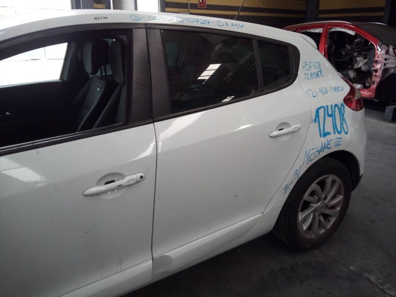 Recambio de puerta trasera izquierda para renault megane iii berlina 5 p limited referencia OEM IAM   