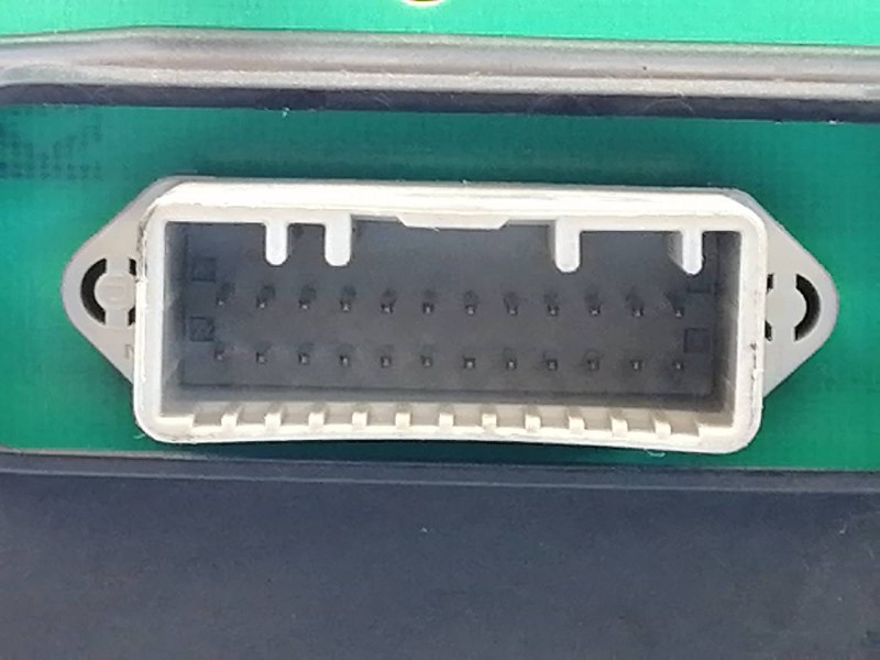 Recambio de cuadro instrumentos para dacia duster ambiance 4x4 referencia OEM IAM 248104190R  E3-B6-13-2