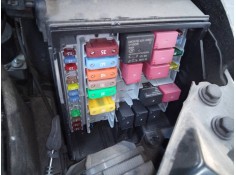 CAJA RELES / FUSIBLES 