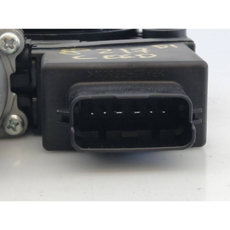 Recambio de motor elevalunas delantero izquierdo para kia cee´d drive referencia OEM IAM 82450A2710  E3-B3-33-1