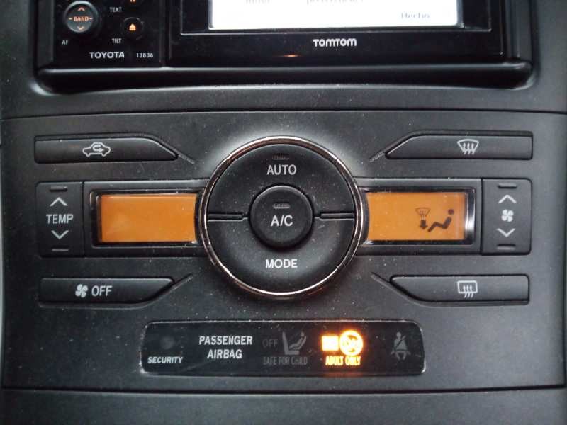 Recambio de mando climatizador para toyota auris luna referencia OEM IAM 5590002321  E3-B2-14-3