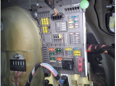 CAJA RELES / FUSIBLES 