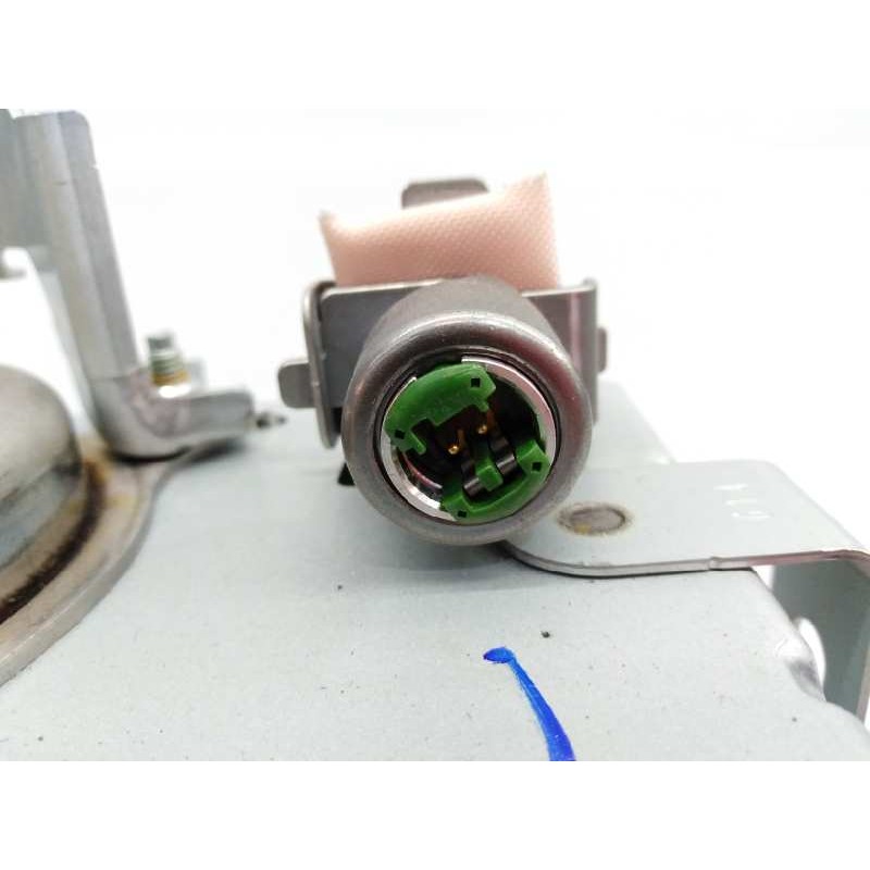 Recambio de airbag delantero derecho para toyota hilux (kun) referencia OEM IAM 1L0L93216PD6  E2-B4-19-1