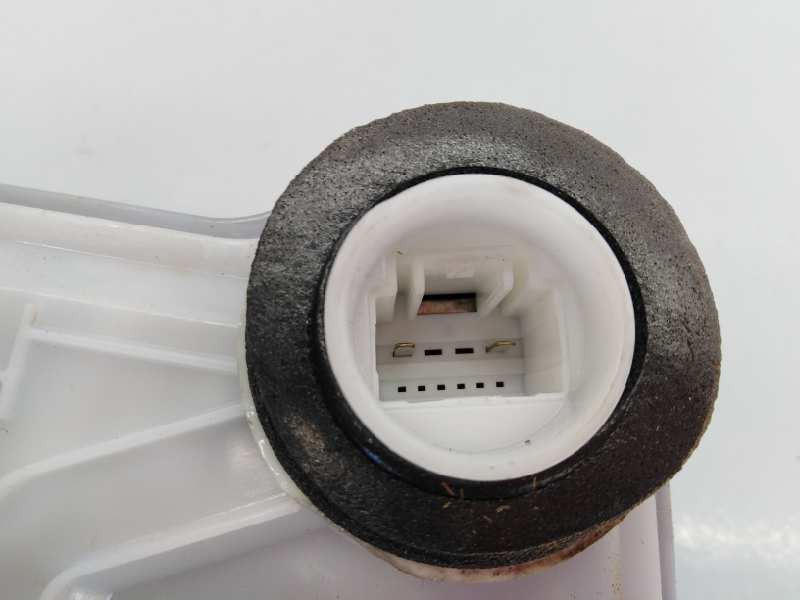 Recambio de cerradura puerta delantera derecha para toyota hilux (kun) referencia OEM IAM H1014012J6  E2-B4-15-2