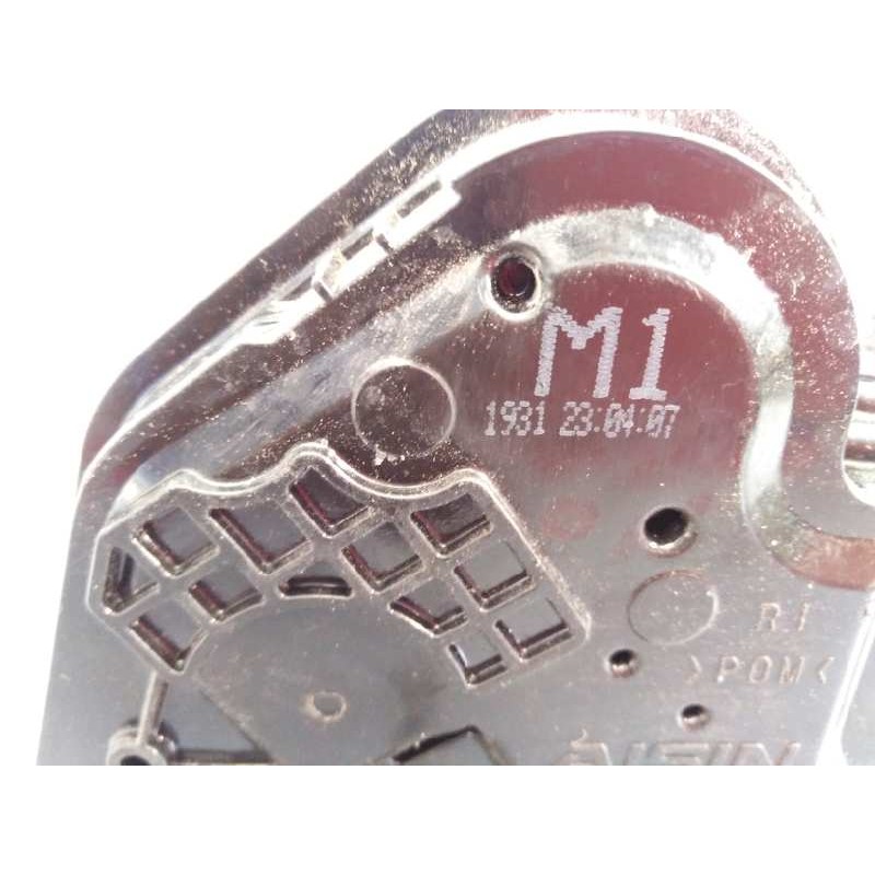 Recambio de cerradura puerta trasera derecha para toyota hilux (kun) referencia OEM IAM M1193112J6  E2-B4-15-2