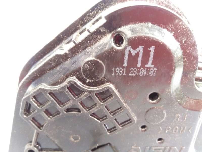 Recambio de cerradura puerta trasera derecha para toyota hilux (kun) referencia OEM IAM M1193112J6  E2-B4-15-2