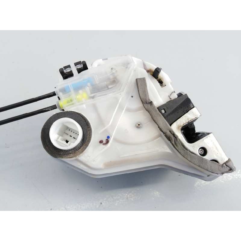 Recambio de cerradura puerta trasera izquierda para toyota hilux (kun) referencia OEM IAM M102831416  E2-B4-15-2