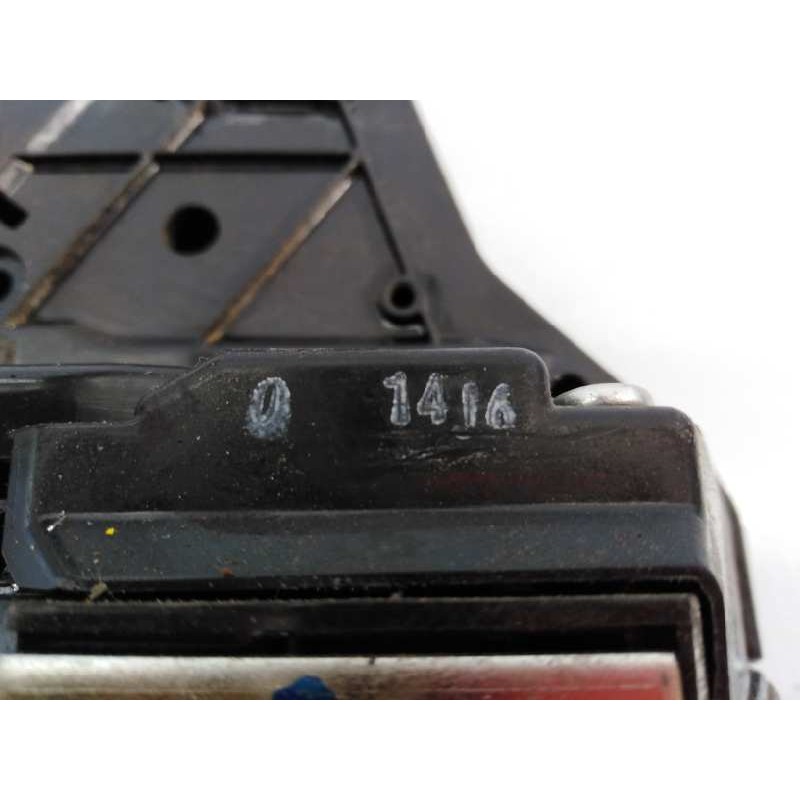 Recambio de cerradura puerta trasera izquierda para toyota hilux (kun) referencia OEM IAM M102831416  E2-B4-15-2