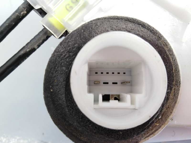 Recambio de cerradura puerta trasera izquierda para toyota hilux (kun) referencia OEM IAM M102831416  E2-B4-15-2