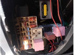 CAJA RELES / FUSIBLES 