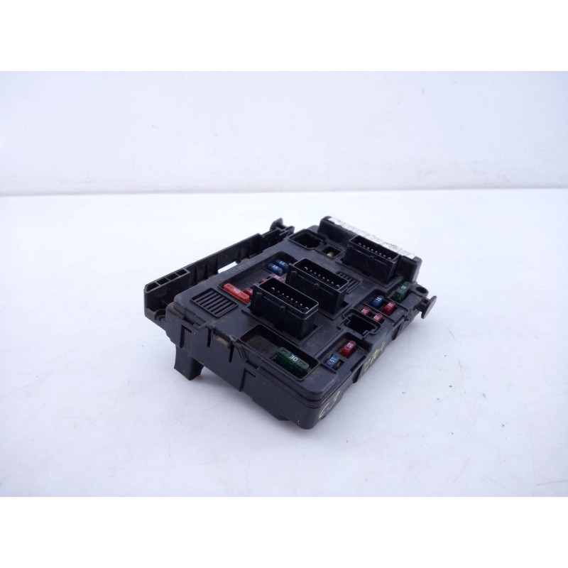 Recambio de caja reles / fusibles para citroën c3 1.4 hdi referencia OEM IAM   E3-B2-41-3