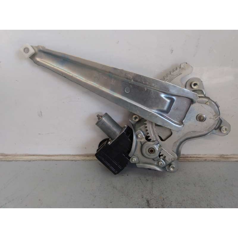 Recambio de elevalunas trasero derecho para toyota land cruiser (j15) limited referencia OEM IAM 8572060310 0620204521 E2-B4-18-