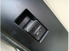 MANDO ELEVALUNAS DELANTERO DERECHO 