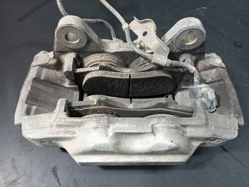 Recambio de pinza freno delantera derecha para toyota land cruiser (j15) limited referencia OEM IAM   P1-A4-3