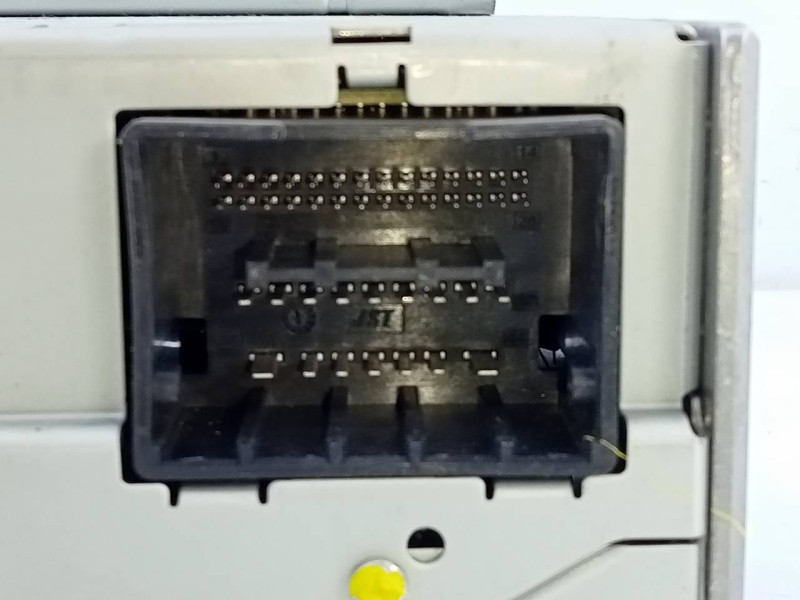 Recambio de sistema audio / radio cd para chevrolet orlando lt+ referencia OEM IAM 22824480G 95020067 E3-A5-9-2