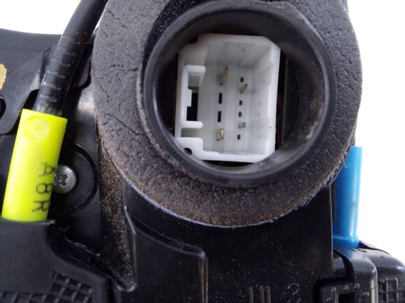 Recambio de cerradura puerta trasera izquierda para toyota auris active referencia OEM IAM   E2-B4-61-2