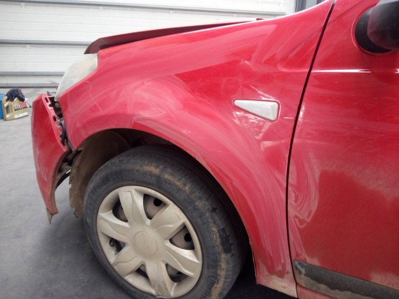 Recambio de aleta delantera izquierda para dacia sandero laureate referencia OEM IAM   