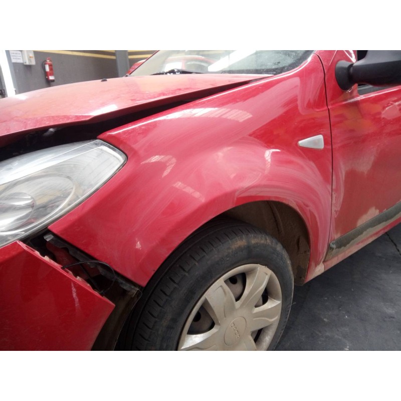 Recambio de aleta delantera izquierda para dacia sandero laureate referencia OEM IAM   