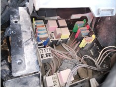 CAJA RELES / FUSIBLES 