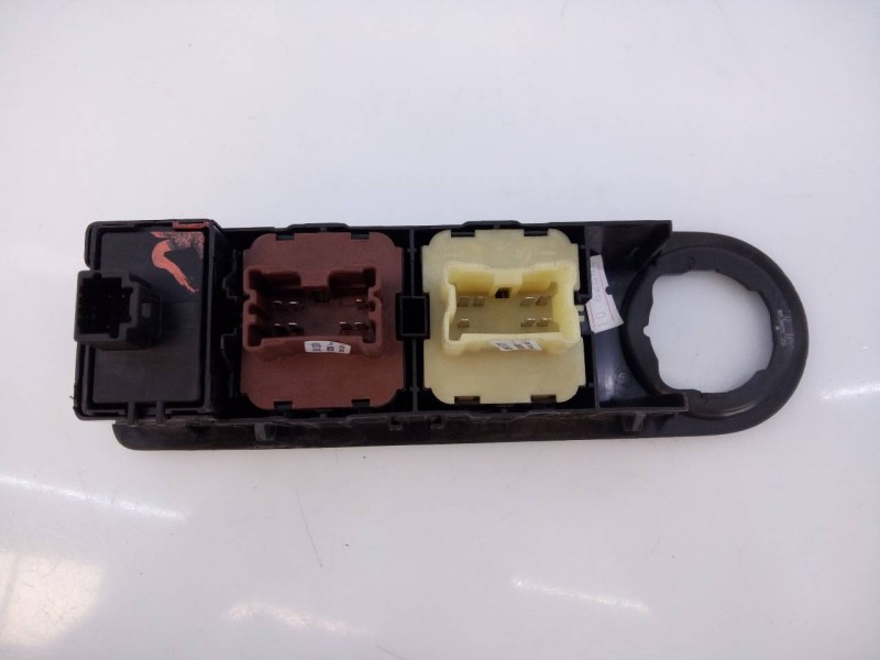 Recambio de mando elevalunas delantero izquierdo para renault captur dynamique referencia OEM IAM   E3-B5-2-2