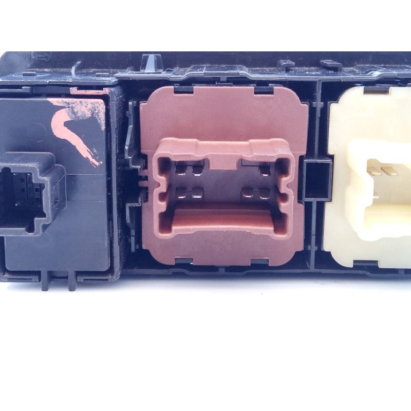 Recambio de mando elevalunas delantero izquierdo para renault captur dynamique referencia OEM IAM   E3-B5-2-2