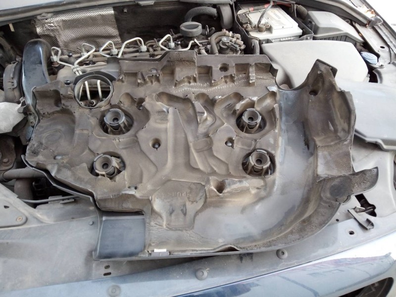 Recambio de tapa motor para volvo xc70 kinetic 2wd referencia OEM IAM   