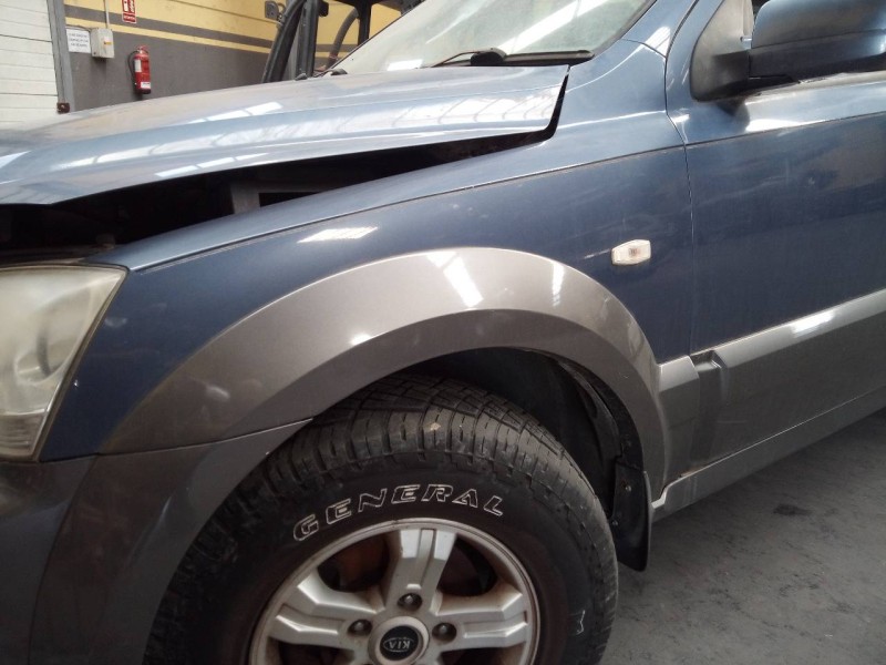 Recambio de aleta delantera izquierda para kia sorento 2.5 crdi ex referencia OEM IAM   