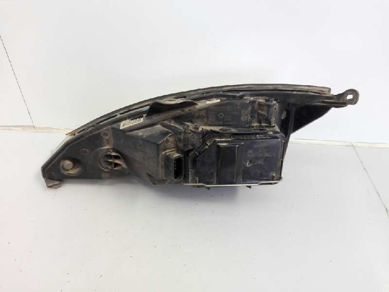Recambio de faro derecho para ford focus berlina (cak) ambiente referencia OEM IAM   E2-B3-13-2