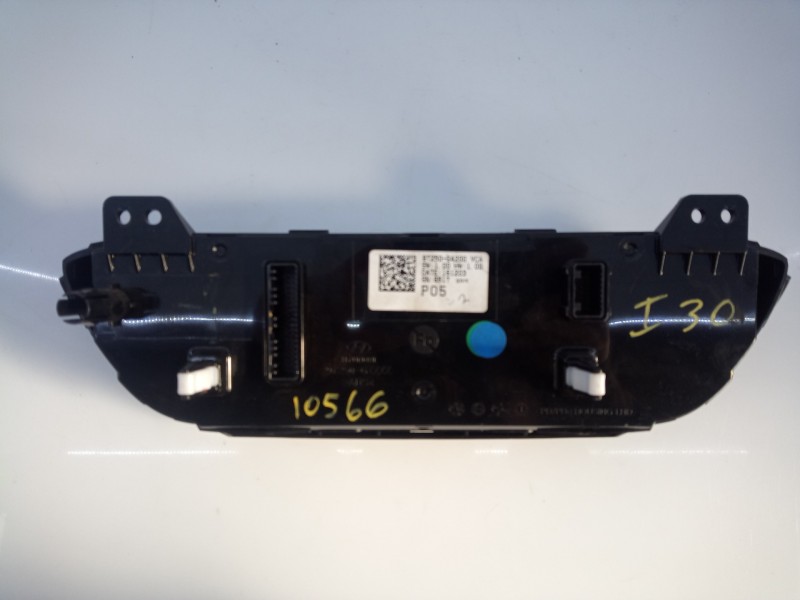 Recambio de mando climatizador para hyundai i30 (pd) essence referencia OEM IAM 97250G4200  E3-A3-43-1