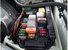 CAJA RELES / FUSIBLES 