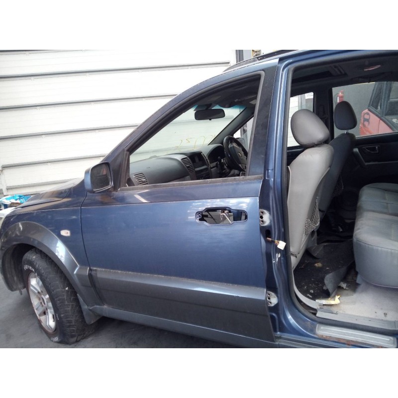 Recambio de puerta delantera izquierda para kia sorento 2.5 crdi ex referencia OEM IAM   