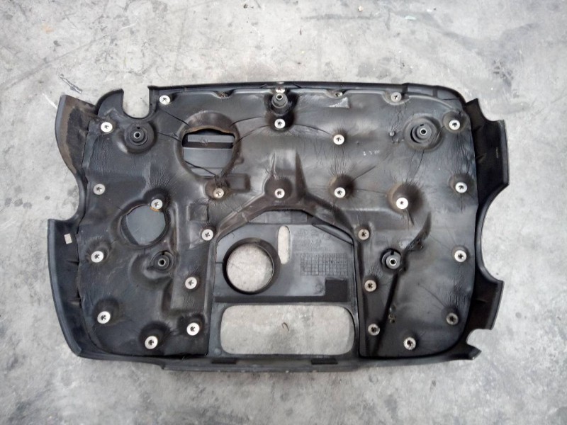 Recambio de tapa motor para kia sorento 2.5 crdi ex referencia OEM IAM   