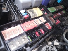 CAJA RELES / FUSIBLES 