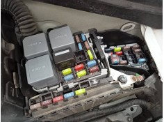 CAJA RELES / FUSIBLES 