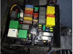 CAJA RELES / FUSIBLES 