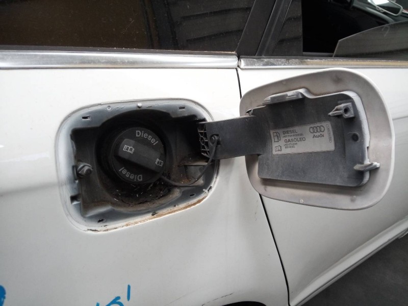 Recambio de tapa exterior combustible para audi a6 berlina (4f2) 2.0 tdi referencia OEM IAM   