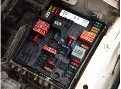 CAJA RELES / FUSIBLES 