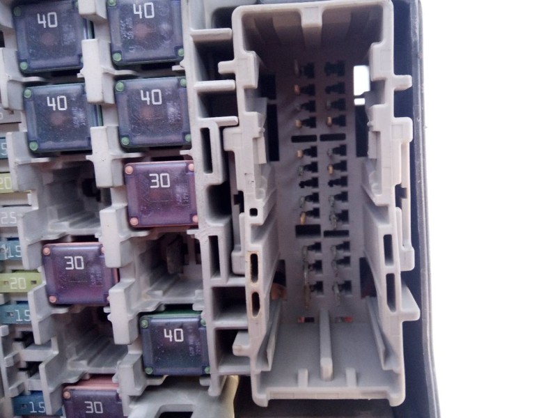 Recambio de caja reles / fusibles para mazda 6 lim. (gh) 2.2 ce 163 luxury (5-ptas.) referencia OEM IAM   E3-B5-23-2