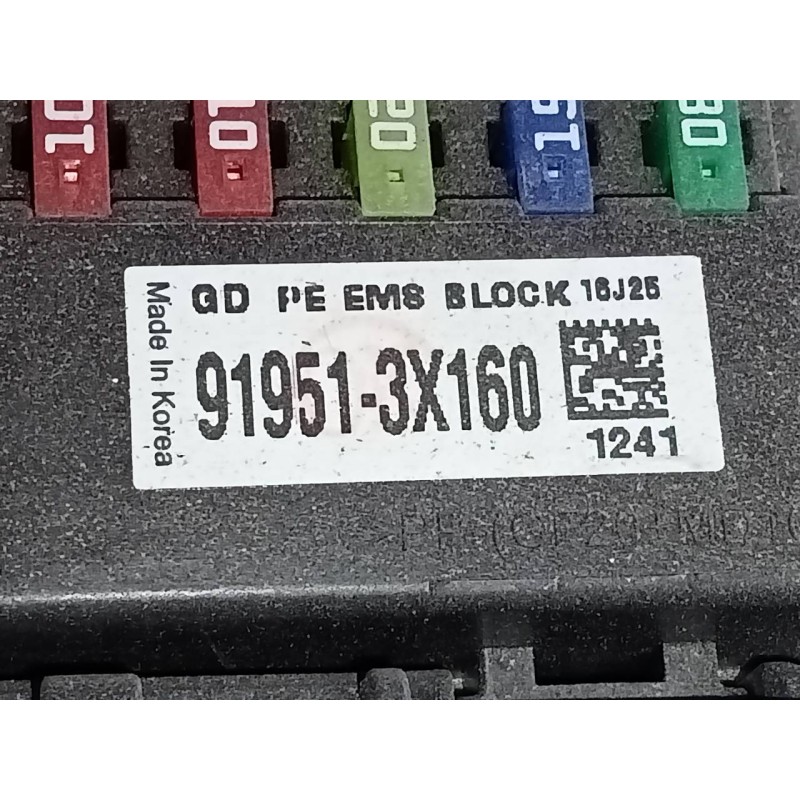 Recambio de caja reles / fusibles para hyundai i30 (gd) trend referencia OEM IAM 919513X160  