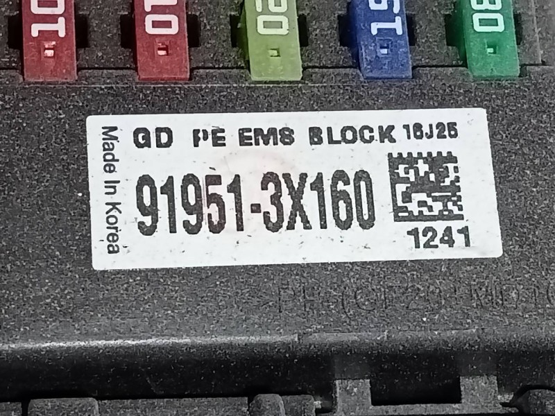 Recambio de caja reles / fusibles para hyundai i30 (gd) trend referencia OEM IAM 919513X160  