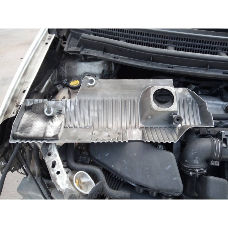 Recambio de tapa motor para toyota prius (nhw30) advance referencia OEM IAM   