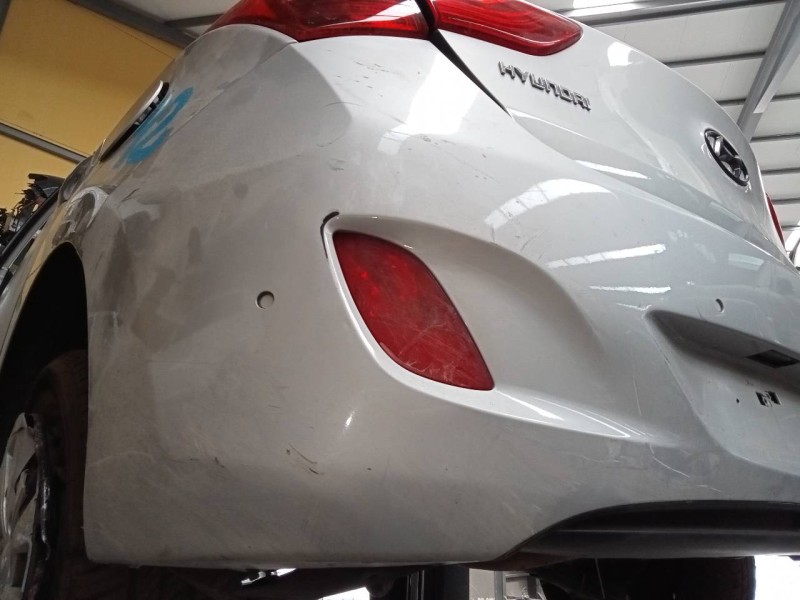 Recambio de paragolpes trasero para hyundai i30 (gd) trend referencia OEM IAM   