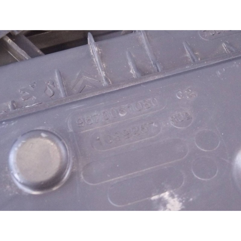 Recambio de filtro aire para peugeot partner kasten confort l1 referencia OEM IAM 9678061080  P2-B3-18